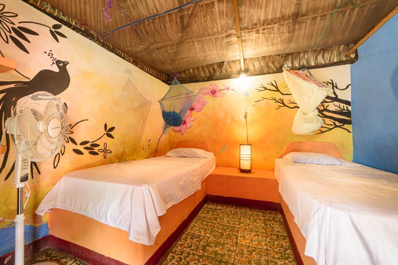 מונטריסיו Hotel El Delfin מראה חיצוני תמונה